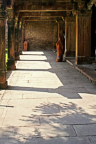 [ photo: Walkway with Columns and Orange Sari, Fatehpur Sikri, Uttar Pradesh, India, February 2010 (img 202-082) ]