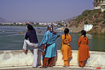 [ photo: Family Colors at Ana Sagar Lake, Ajmer, Rajasthan, India, February 2010 (img 184-097) ]