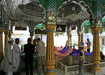[ photo: Dargah of Hazrat Qutbuddin Bakhtiar Kaki, in the Mehrauli area of New Delhi, NCT Delhi, India, February 2010 (img 185-068) ]