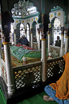 [ photo: Dargah Baba Matka Pir Kalandari, New Delhi, NCT Delhi, India, February 2010 (img 186-079) ]