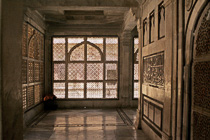 [ photo: Inside Dargah of Hazrat Selim Chisti, Fatehpur Sikri, Uttar Pradesh, India, February 2010, (img 203-027h) ]