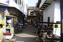 [ photo: Kashi Streets, Alley and Food Cart, Varanasi, Uttar Pradesh, India, February 2010 (img 197-025) ]