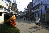 [ photo: Kashi Streets, from Bicycle Rickshaw 3, Varanasi, Uttar Pradesh, India, February 2010 (img 197-028) ]