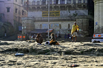 [ photo: Kashi, Sadhus at Ganga Mahal Ghat, Varanasi, Uttar Pradesh, India, February 2010 (img 198-011) ]